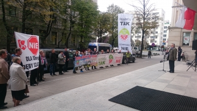 Koalicyjna pikieta przed Ministerstwem Energii: „Żadnych nowych odkrywek węgla brunatnego”