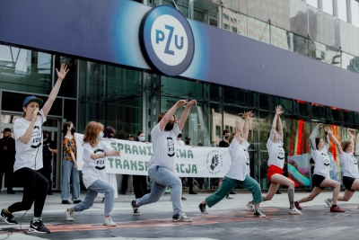 Białe niedźwiedzie i węgiel pod siedzibą PZU. Dlaczego protestowali?
