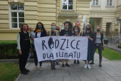 “Rodzice dla klimatu” domagają się zaprzestania ubezpieczania węgla przez PZU